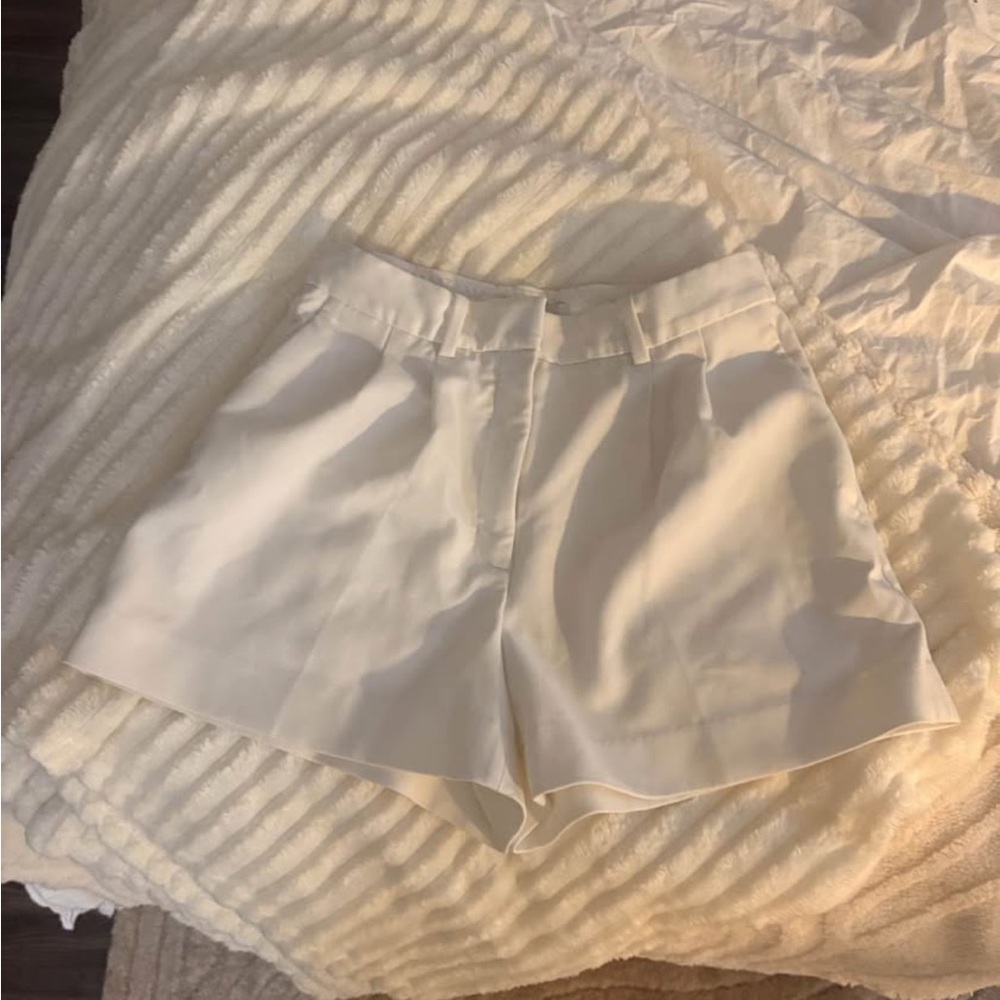 Babaton High Waist white pleated Shorts